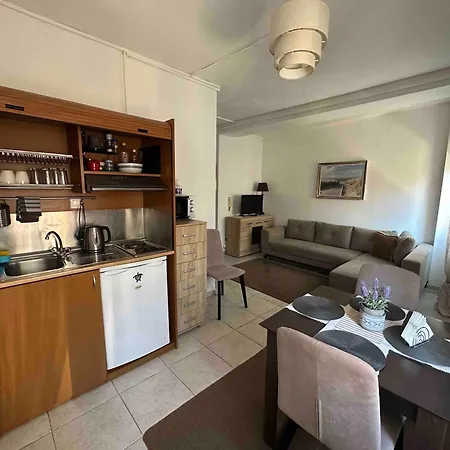 Greecerent - Ladadika